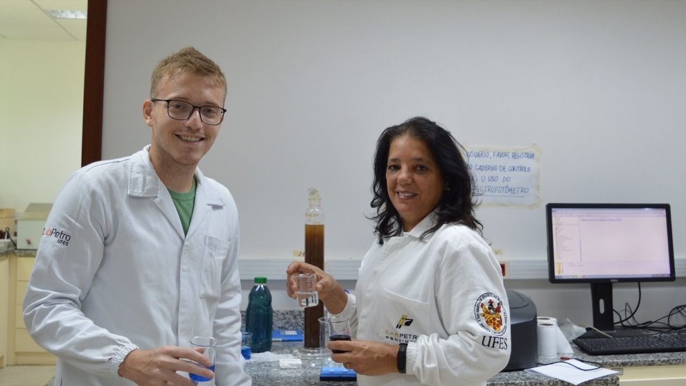 Estudante de Química transforma lama de Mariana em produto para indústria têxtil