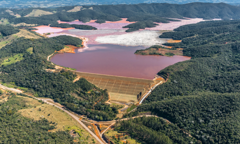 AngloGold vai investir R$ 1,6 bilhão para desativar barragens no Brasil