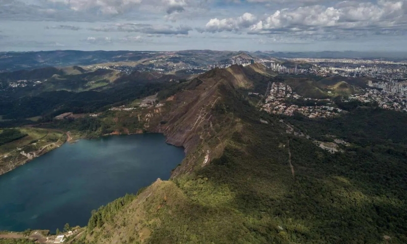 Governo de MG revisa autorizações a mineradoras na Serra do Curral
